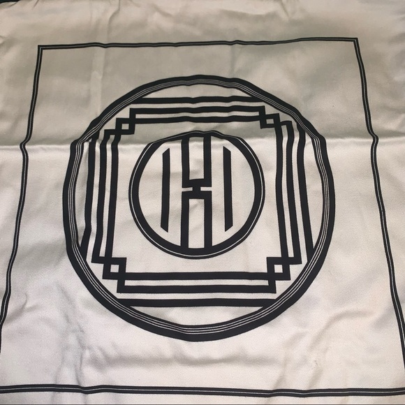 CLASSIC COLLECTION H&M HOME CONSCIOUS Natural Black Design Organic Pillow Cover - Picture 2 of 11